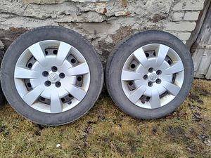Колеса шины колпаки Toyota. (3 фото из 9)