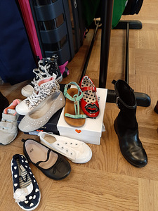 Много одежды для девочки Moschino, Blumarine (9 фото из 10)