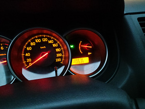 Nissan Tiida 1.6, 2009 man. (8 foto / 11)