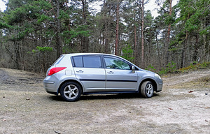 Nissan Tiida 1.6, 2009 man. (4 foto / 11)