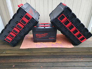 Milwaukee tööriistakast x12 (2 foto / 5)
