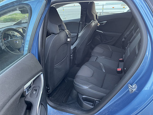Volvo V40 D2 88 кВт 2016 мануал (7 фото из 11)
