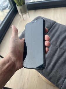 iPhone 11 64gb Black (1 foto / 3)