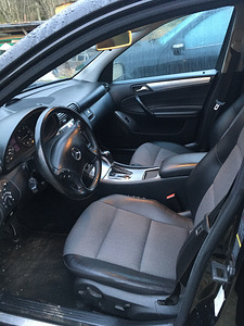 Mercedes-Benz C 320 Avantgarde 3.0 V6 165kW (11 foto / 12)