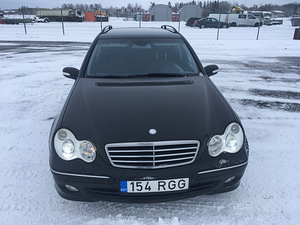 Mercedes-Benz C 320 Avantgarde 3.0 V6 165kW (4 foto / 10)
