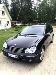 Mercedes-Benz C 320 Avantgarde 3.0 V6 165kW (7 foto / 10)