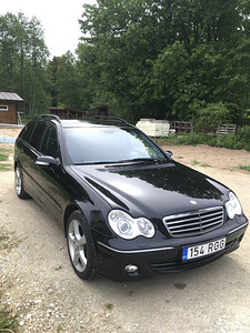 Mercedes-Benz C 320 Avantgarde 3.0 V6 165kW (8 foto / 10)