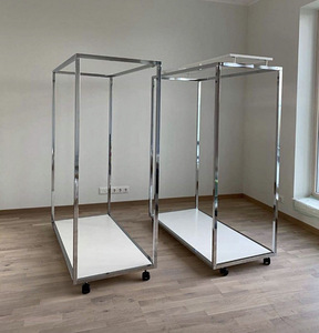 Riiete stange ratastel kroomitud raamiga (1 foto / 4)