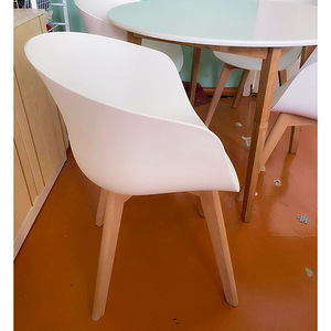 Ümmargune söögilaud ja 5 tooli (3 foto / 3)