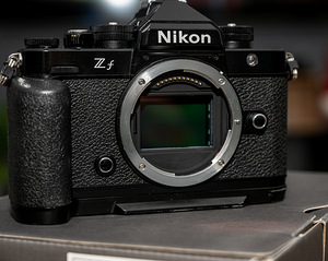 Nikon Zf (2 foto / 7)