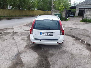 Volvo V50 (4 фото из 6)