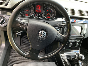 Volkswagen Passat b6 (5 foto / 11)