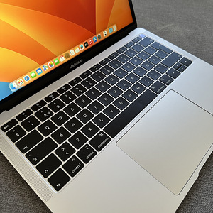 MacBook Air / 13" / 2019 / Space Gray / 128GB (2 foto / 5)
