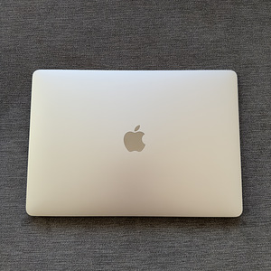 MacBook Air / 13" / 2019 / Space Gray / 128GB (3 foto / 5)