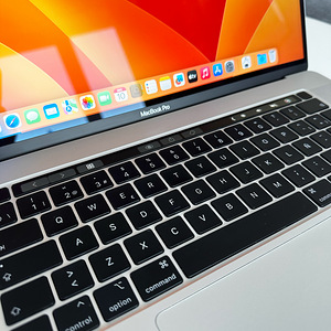 MacBook Pro 2019 16" Silver i7 / 16GB RAM / 512GB SSD (2 foto / 5)
