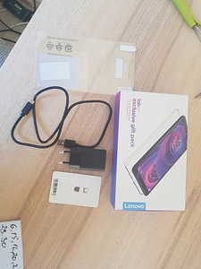 Lenovo планшет (1 фото из 4)