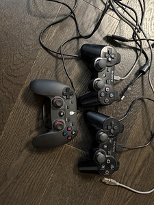 PS3 2tk + 3 pulti + 6 mängu (4 foto / 8)