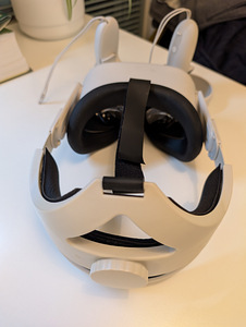 Meta Oculus Quest 2 (2 фото из 3)