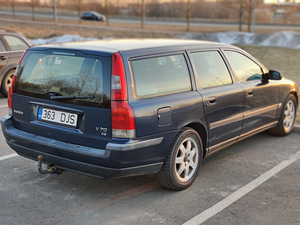 Volvo V70 (5 фото из 10)