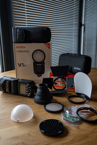 Godox V1 välk ja accessory kit AK-R1 (1 foto / 1)