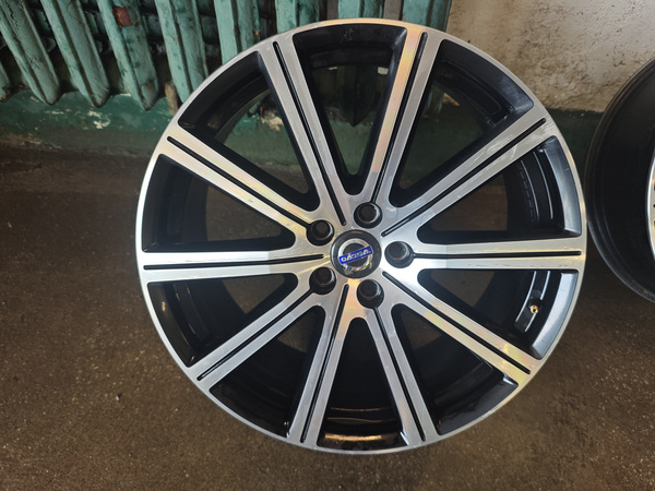 Volvo Titania valuveljed 20x8 5x108 63.4 ET55