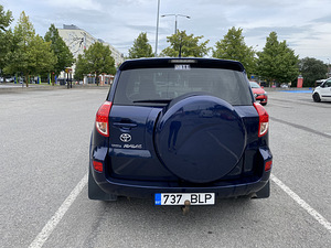 Toyota RAV 4 (2 foto / 8)