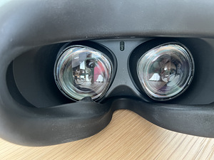 Oculus Meta Quest 2, 128 ГБ, сенсорные контроллеры, белый - VR (3 фото из 4)