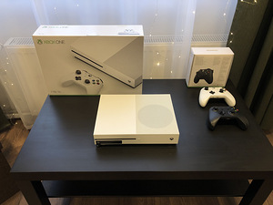 Xbox one S 1TB + 2 pulti (1 foto / 8)