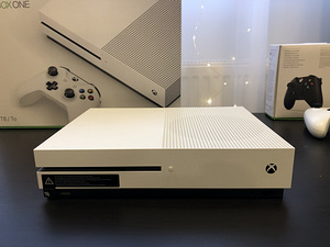 Xbox one S 1TB + 2 pulti (2 foto / 8)