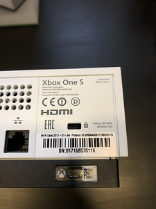 Xbox one S 1TB + 2 pulti (6 foto / 8)
