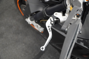 KTM 990 Super Duke (5 фото из 9)