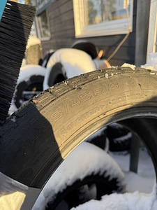 Nokian 235/45/18 (2 foto / 3)