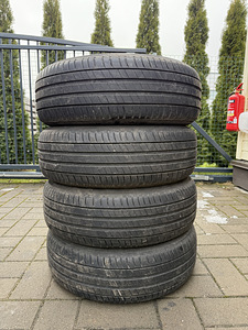 Michelin 215/65/17 (1 фото из 3)