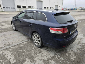 Toyota Avensis 2.2 (9 foto / 12)