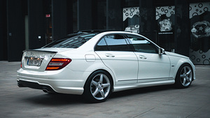 Mercedes Benz C300 4MATIC Facelift (5 foto / 9)