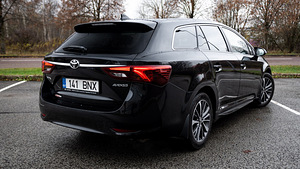 Toyota Avensis 1.8 (4 foto / 15)
