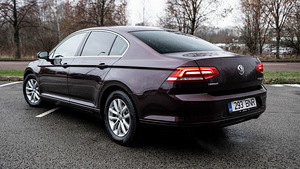 Volkswagen Passat (6 foto / 14)