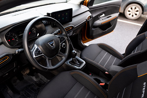 Dacia Sandero Stepway (7 foto / 15)
