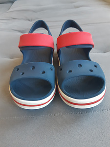 Сандалии Crocs J1 (4 фото из 9)