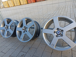 Volvo R-Design (1 foto / 3)