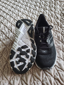 Hoka One One Arahi 5 (4 foto / 4)