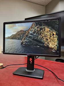 Dell UltraSharp U2312HMt 23" Full HD IPS (1 foto / 6)