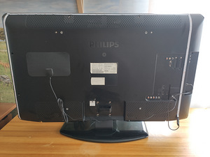 Philips 42PFL7404H/12 - 42" Full HD (2 foto / 4)