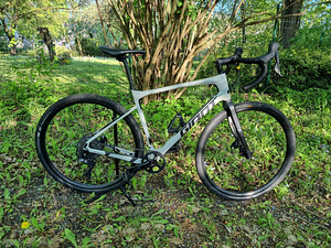 Giant Revolt Advanced 1 gravel ratas (ML / 49 cm raam) (1 foto / 9)