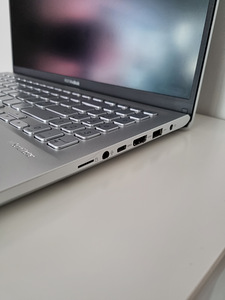 Asus VivoBook 15 X512DA (R5 3500U, 12GB, Vega 8, 512GB NVMe) (6 foto / 7)