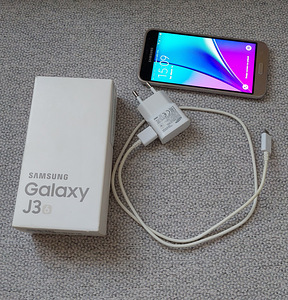 Samsung Galaxy J3 (2016) (3 фото из 3)