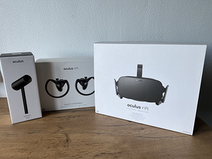 Oculus rift - 3 Sensors + Touch Controllers (1 foto / 5)