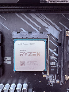 5600X / B550M / 500GB M.2 / 16GB 3600MHz (3 foto / 5)