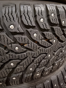 NOKIAN HAKKAPELIITTA 9 (2 foto / 3)