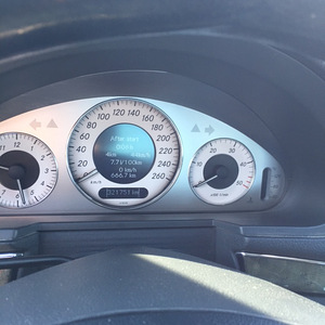 В хорошeм состоянии Mercedes-Benz 270, CDI (6 фото из 10)